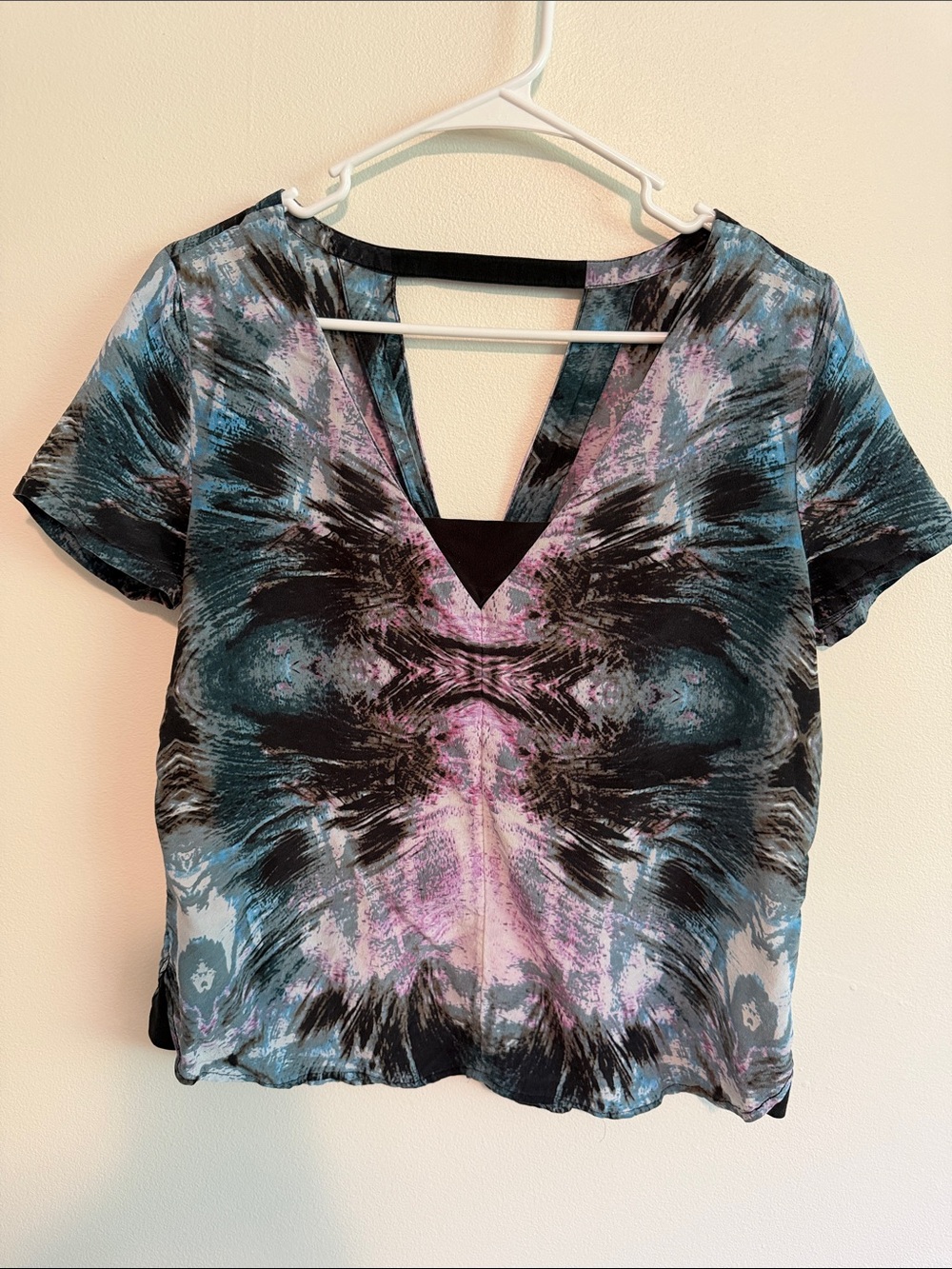 Tart Abstract V-Neck Cutout Blouse in Teal, Pink and Black